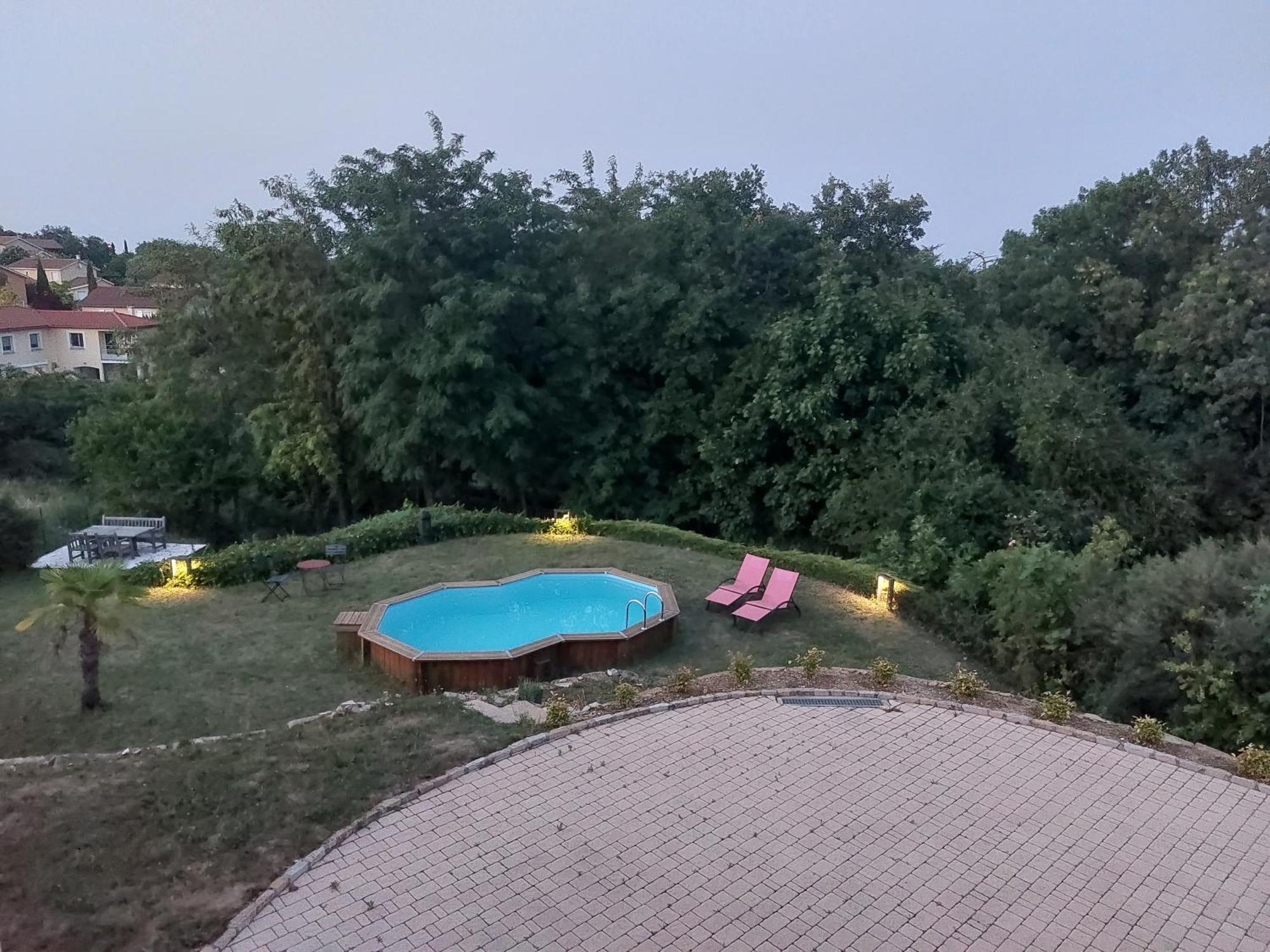Comme Dans Un Ecrin - T2 De 50 M² Avec Jardin, Terrasse Et Piscine Apartment Vernaison Luaran gambar