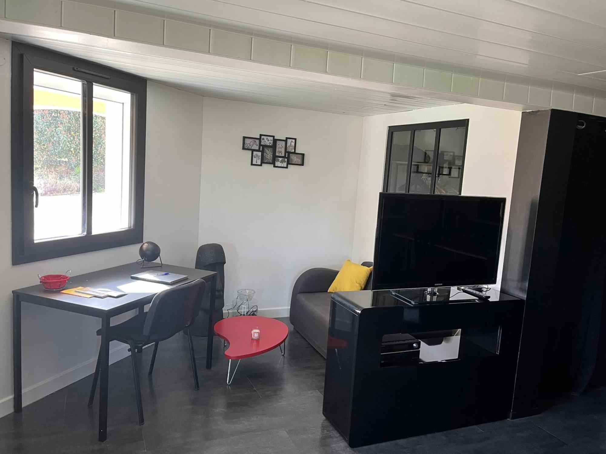 Comme Dans Un Ecrin - T2 De 50 M² Avec Jardin, Terrasse Et Piscine Apartment Vernaison Luaran gambar