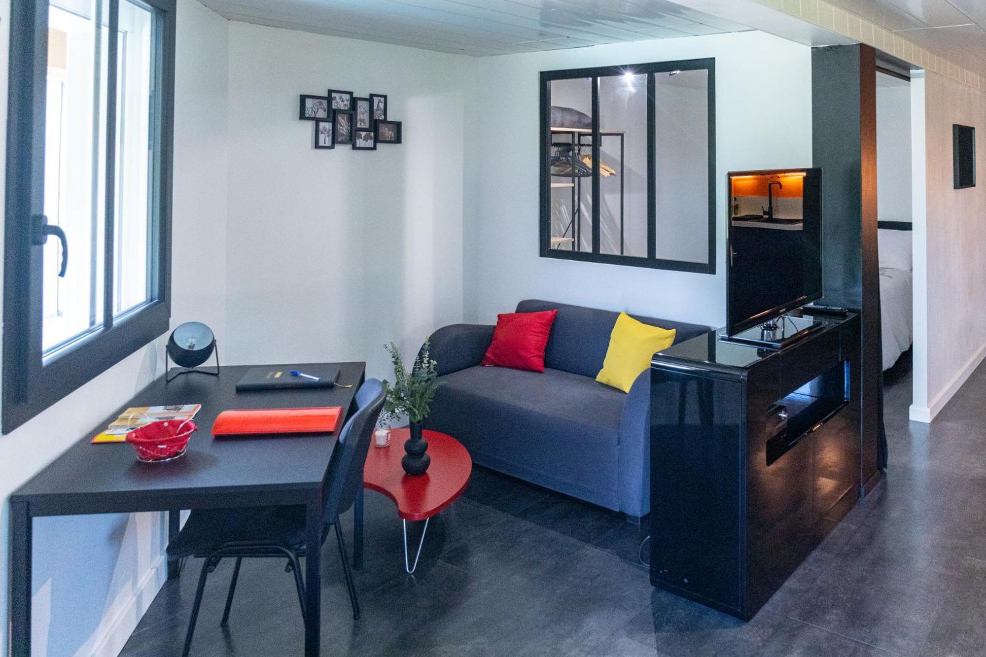 Comme Dans Un Ecrin - T2 De 50 M² Avec Jardin, Terrasse Et Piscine Apartment Vernaison Luaran gambar