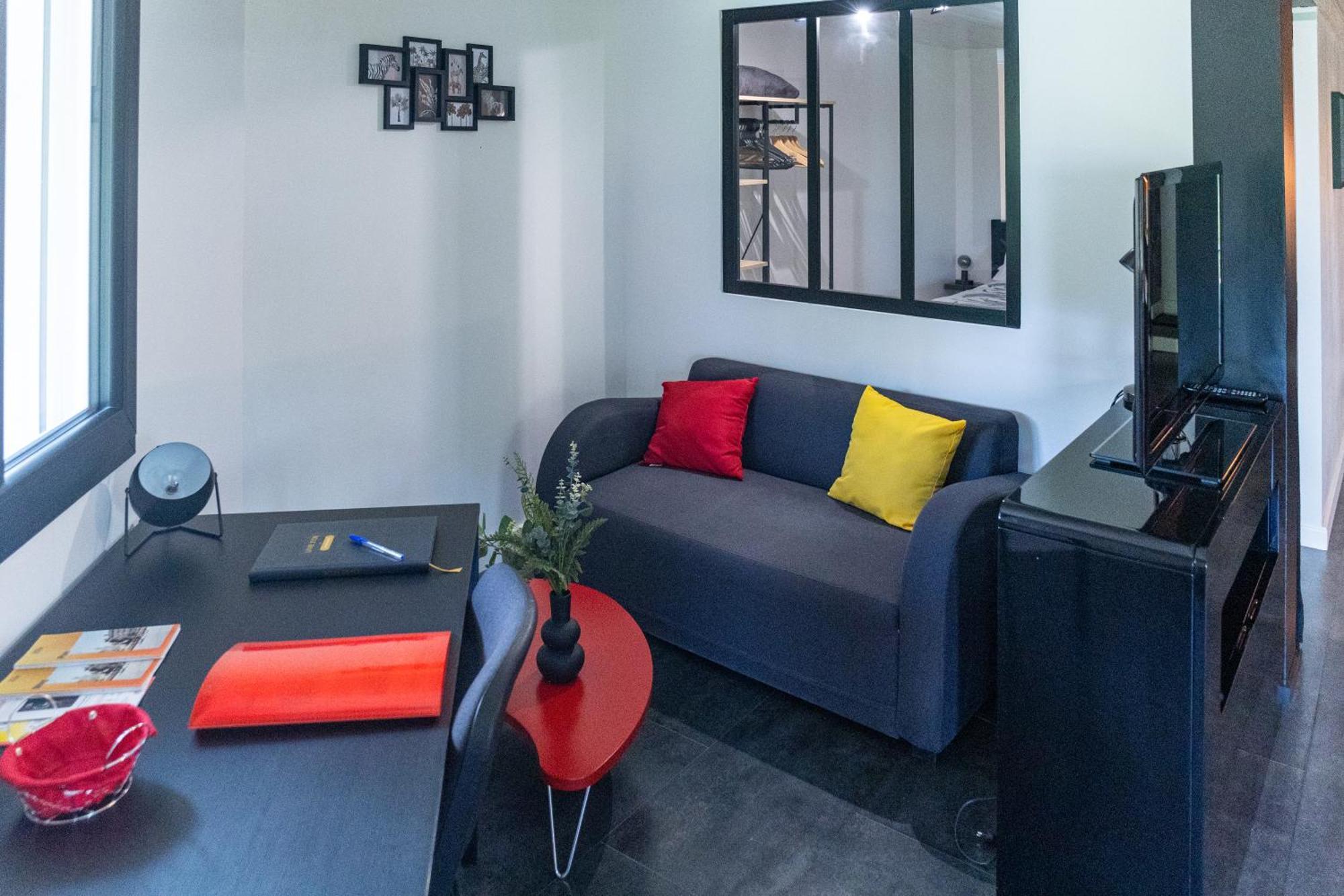 Comme Dans Un Ecrin - T2 De 50 M² Avec Jardin, Terrasse Et Piscine Apartment Vernaison Luaran gambar